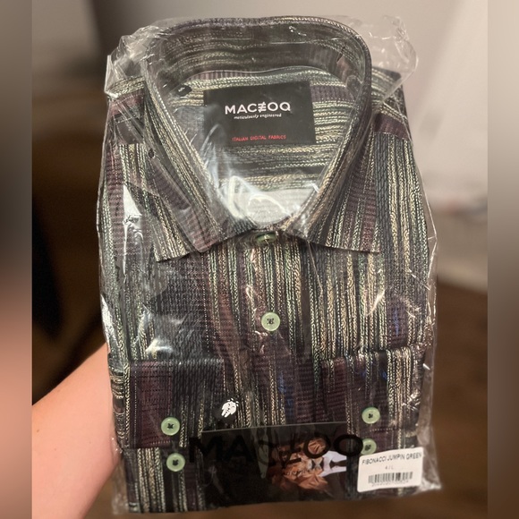 NWT Men’s Designer Button Down - Picture 5 of 5